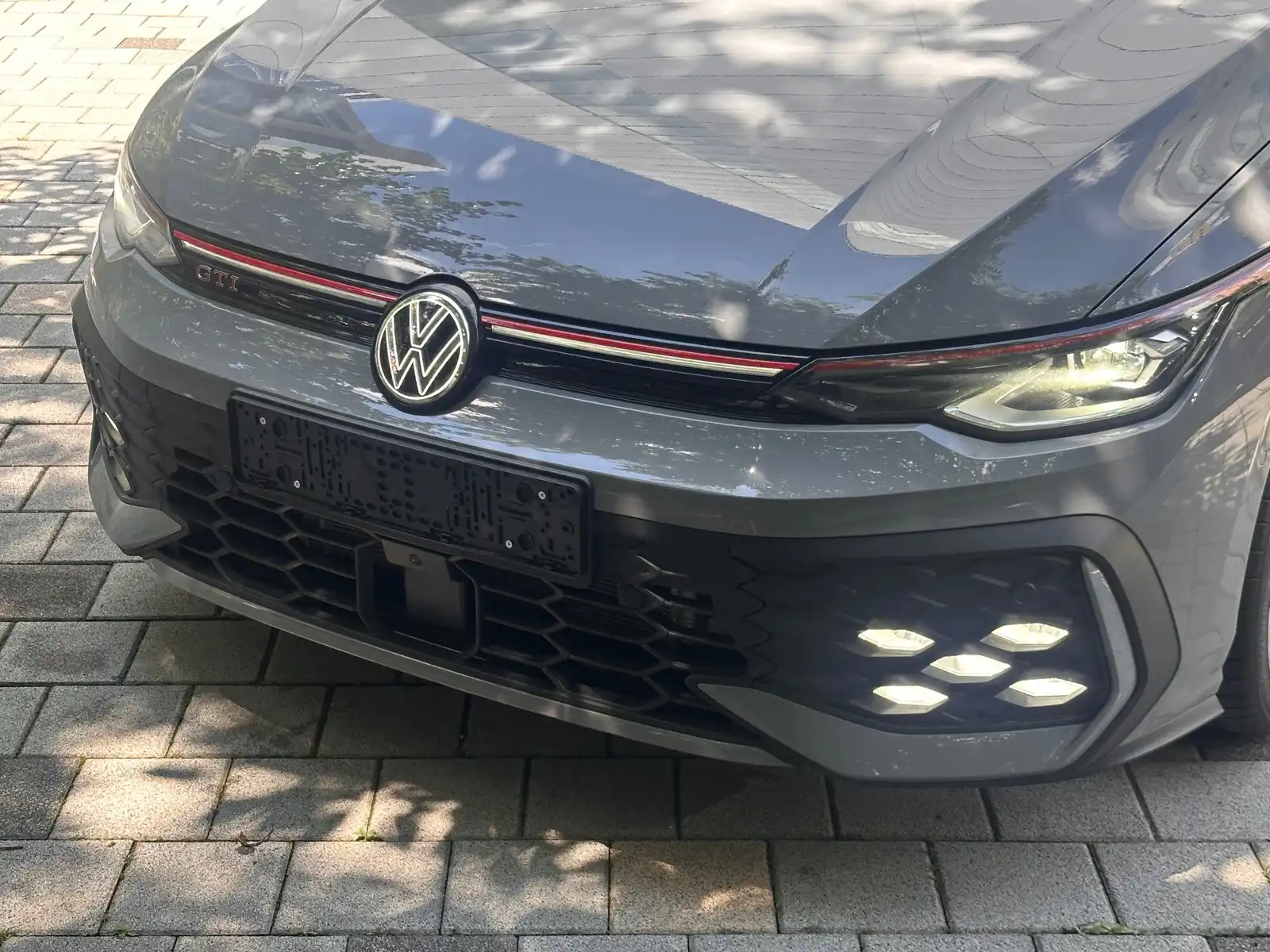 폭스바겐 골프 문스톤 그레이 GTI 2025년식 실물 사진 5장