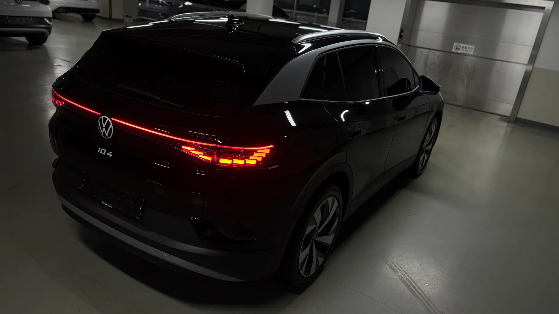 폭스바겐 ID.4 그레나딜라 블랙 Pro 2025년식 실물 사진 5/28 - ID.4 블랙 컬러의 디테일컷을 포함하고 있습니다.