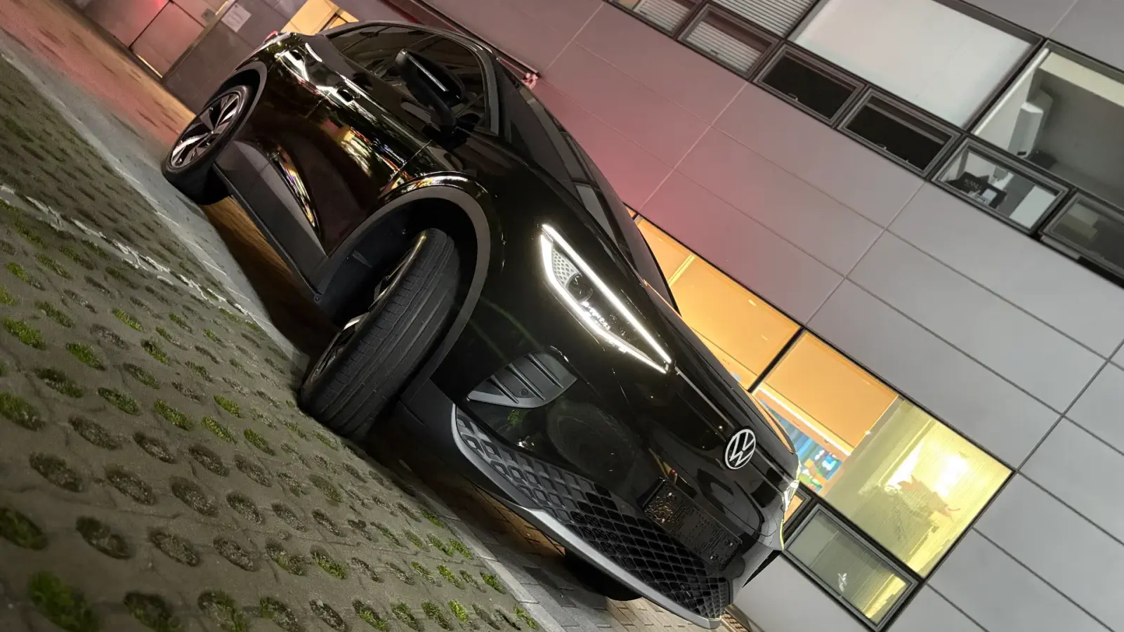 폭스바겐 ID.4 그레나딜라 블랙 Pro 2025년식 실물 사진 16/28 - ID.4 블랙 컬러의 디테일컷을 포함하고 있습니다.