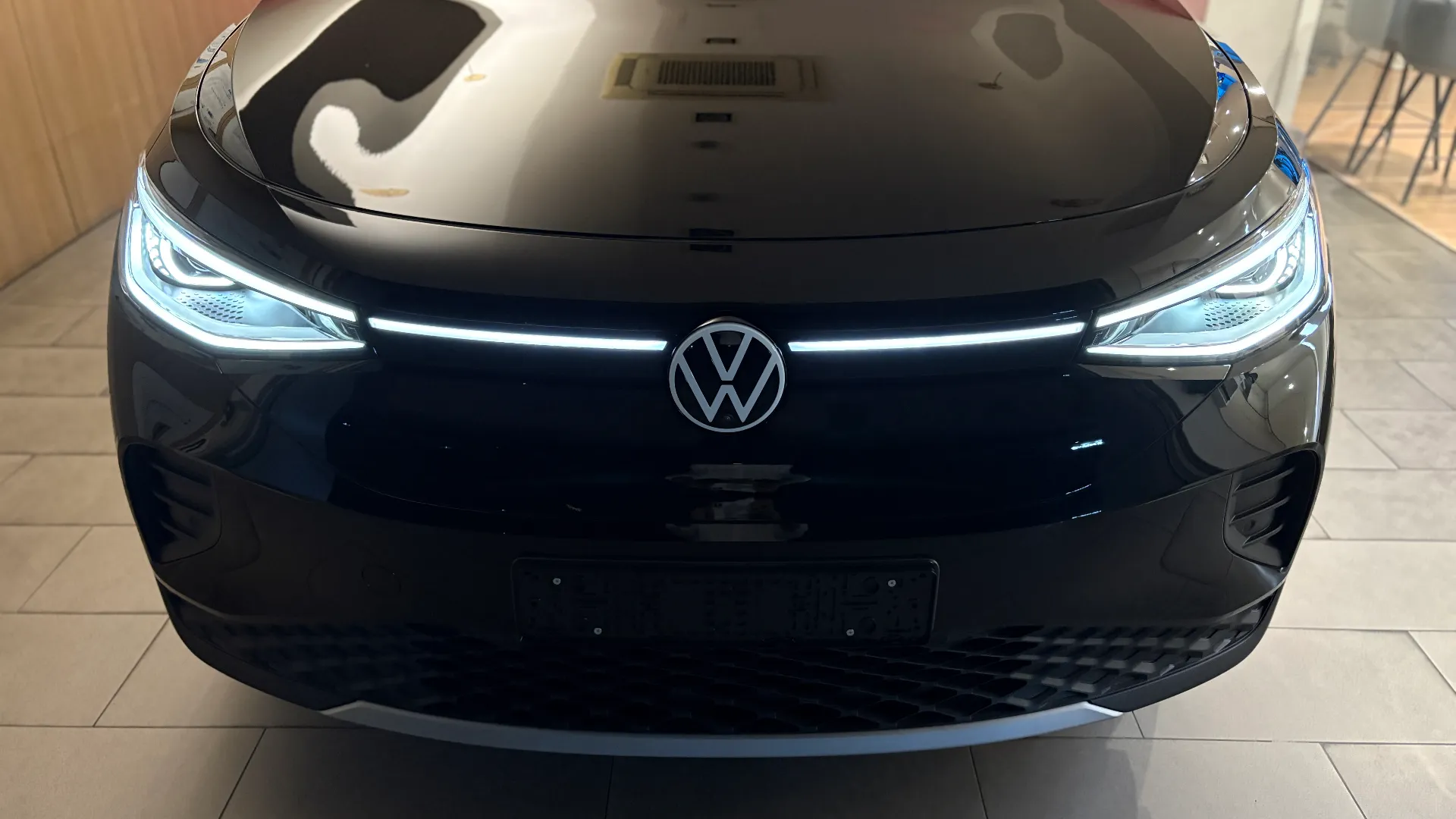 폭스바겐 ID.4 그레나딜라 블랙 Pro 2025년식 실물 사진 18/28 - ID.4 블랙 컬러의 디테일컷을 포함하고 있습니다.