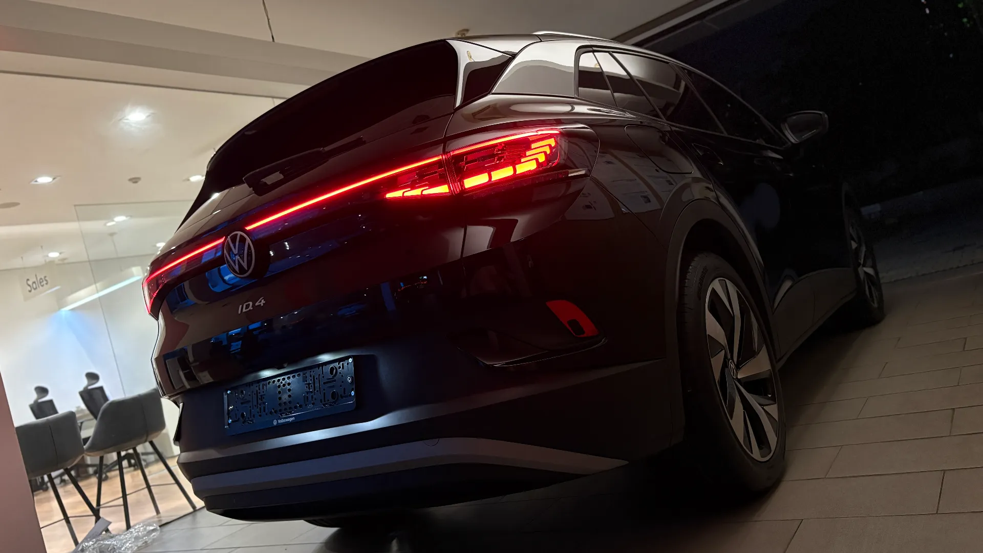 폭스바겐 ID.4 그레나딜라 블랙 Pro 2025년식 실물 사진 22/28 - ID.4 블랙 컬러의 디테일컷을 포함하고 있습니다.