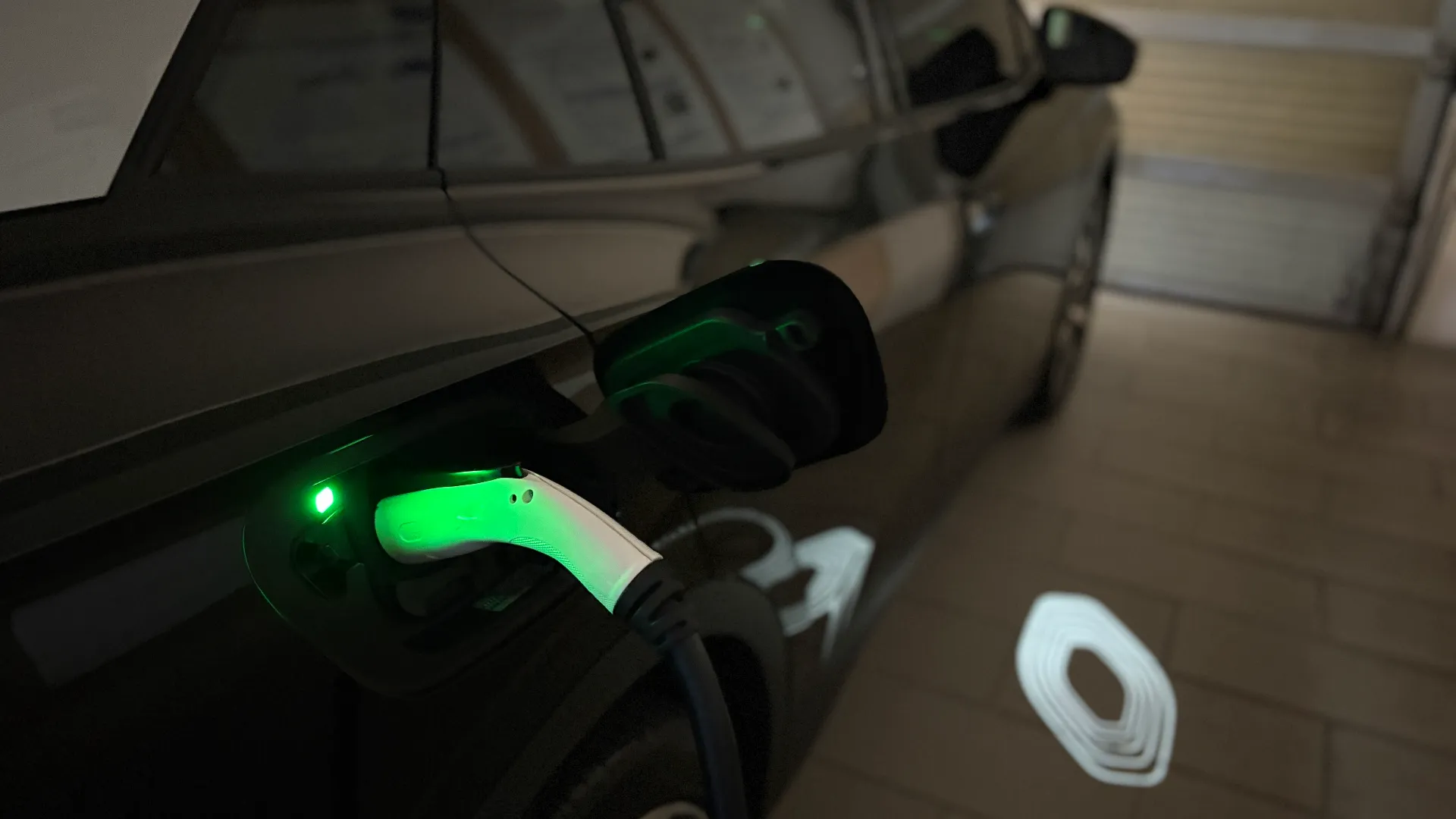 폭스바겐 ID.4 그레나딜라 블랙 Pro 2025년식 실물 사진 27/28 - ID.4 블랙 컬러의 디테일컷을 포함하고 있습니다.