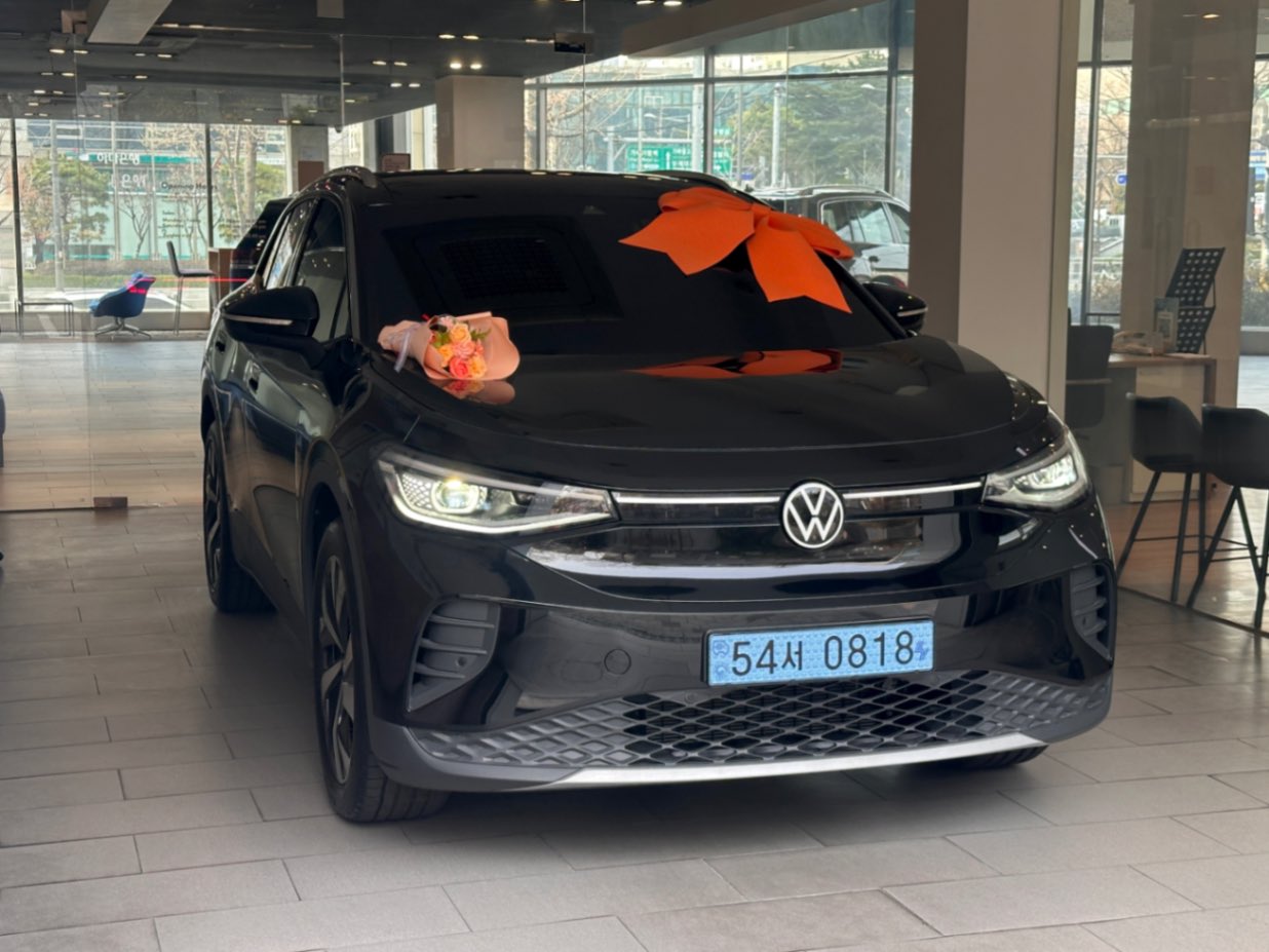 폭스바겐 ID.4 그레나딜라 블랙 Pro 2025년식 실물 사진 2/14