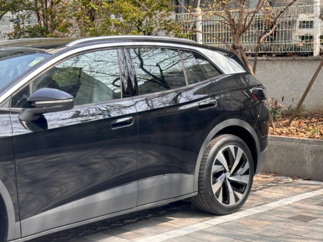 폭스바겐 ID.4 그레나딜라 블랙 Pro 2025년식 실물 사진 7/14