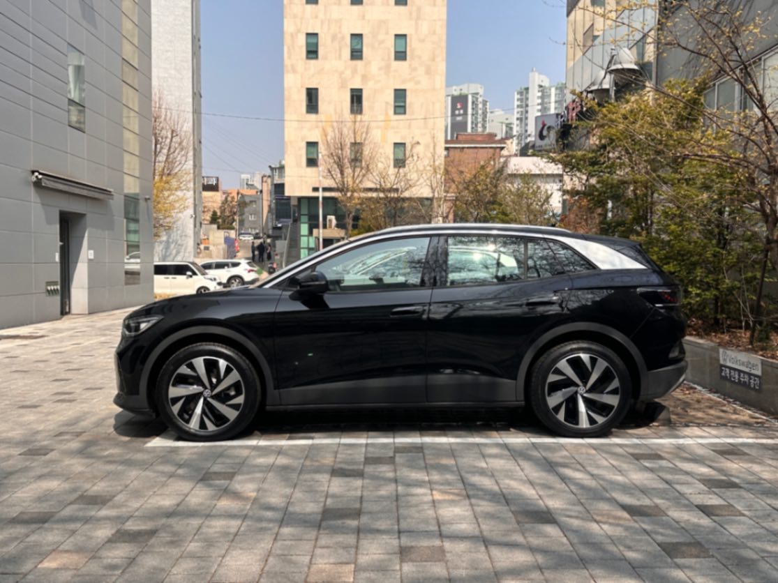 폭스바겐 ID.4 그레나딜라 블랙 Pro 2025년식 실물 사진 8/14