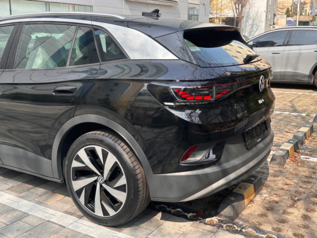 폭스바겐 ID.4 그레나딜라 블랙 Pro 2025년식 실물 사진 9/14