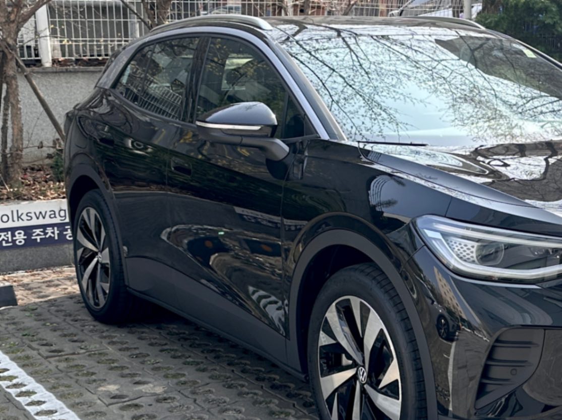 폭스바겐 ID.4 그레나딜라 블랙 Pro 2025년식 실물 사진 11/14