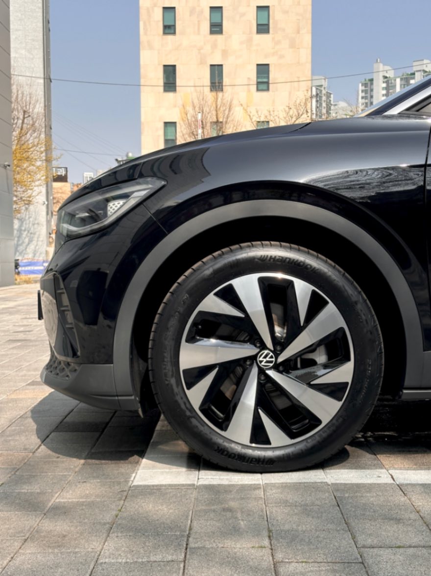 폭스바겐 ID.4 그레나딜라 블랙 Pro 2025년식 실물 사진 12/14