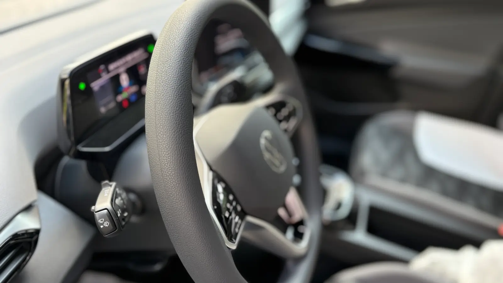 폭스바겐 ID.4 글레시어 화이트 Pro LITE 2025년식 실물 사진 12/27 - 25년식 ID4 프로 라이트 트림의 출고 사진입니다.