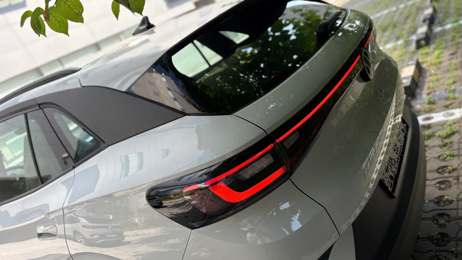 폭스바겐 ID.4 글레시어 화이트 Pro LITE 2025년식 실물 사진 13/27 - 25년식 ID4 프로 라이트 트림의 출고 사진입니다.