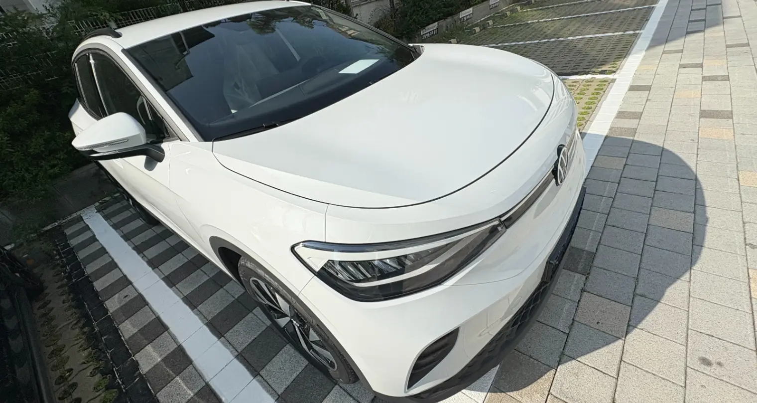 폭스바겐 ID.4 글레시어 화이트 Pro LITE 2025년식 실물 사진 20/27 - 25년식 ID4 프로 라이트 트림의 출고 사진입니다.