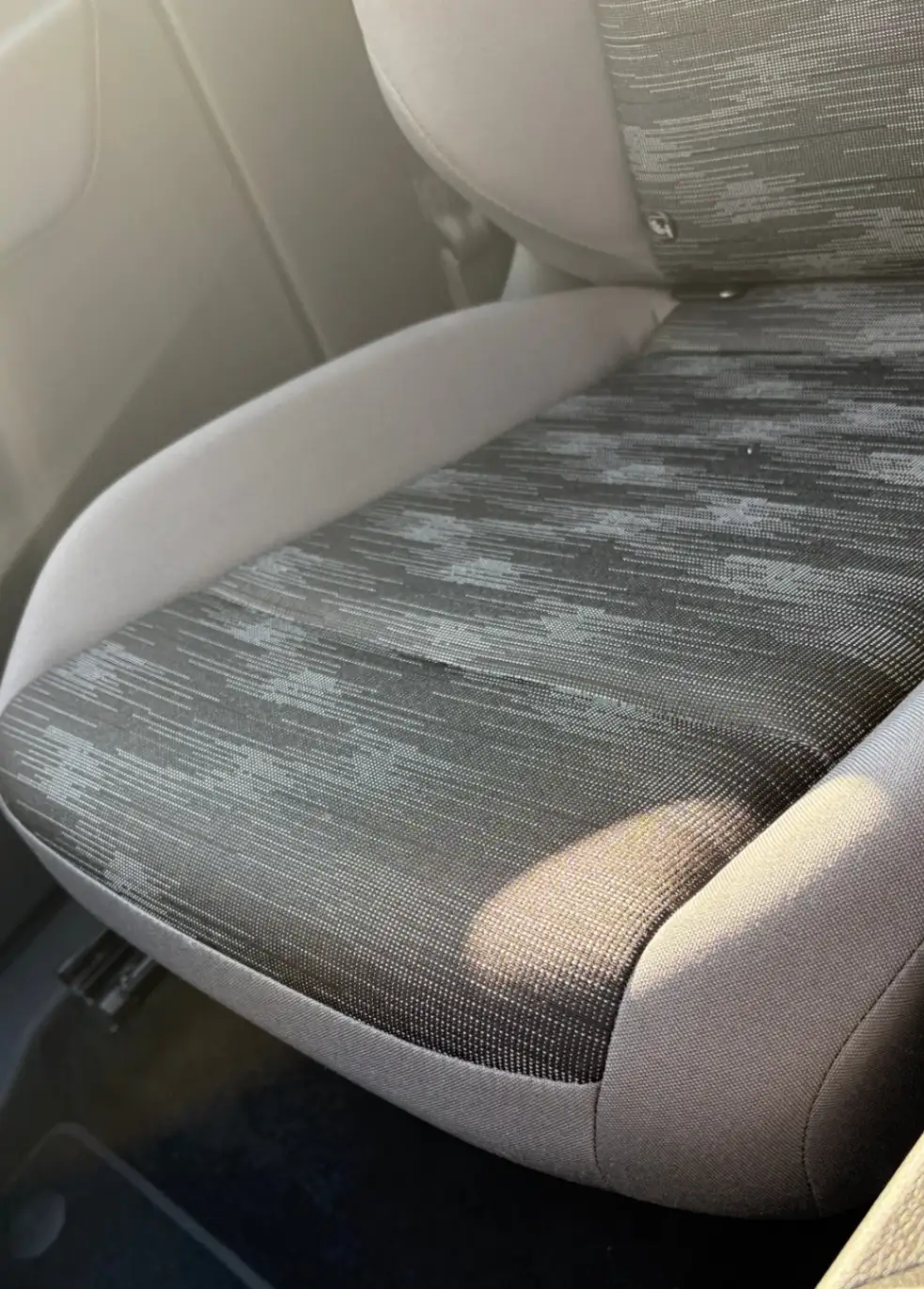 폭스바겐 ID.4 글레시어 화이트 Pro LITE 2025년식 실물 사진 24/27 - 25년식 ID4 프로 라이트 트림의 출고 사진입니다.