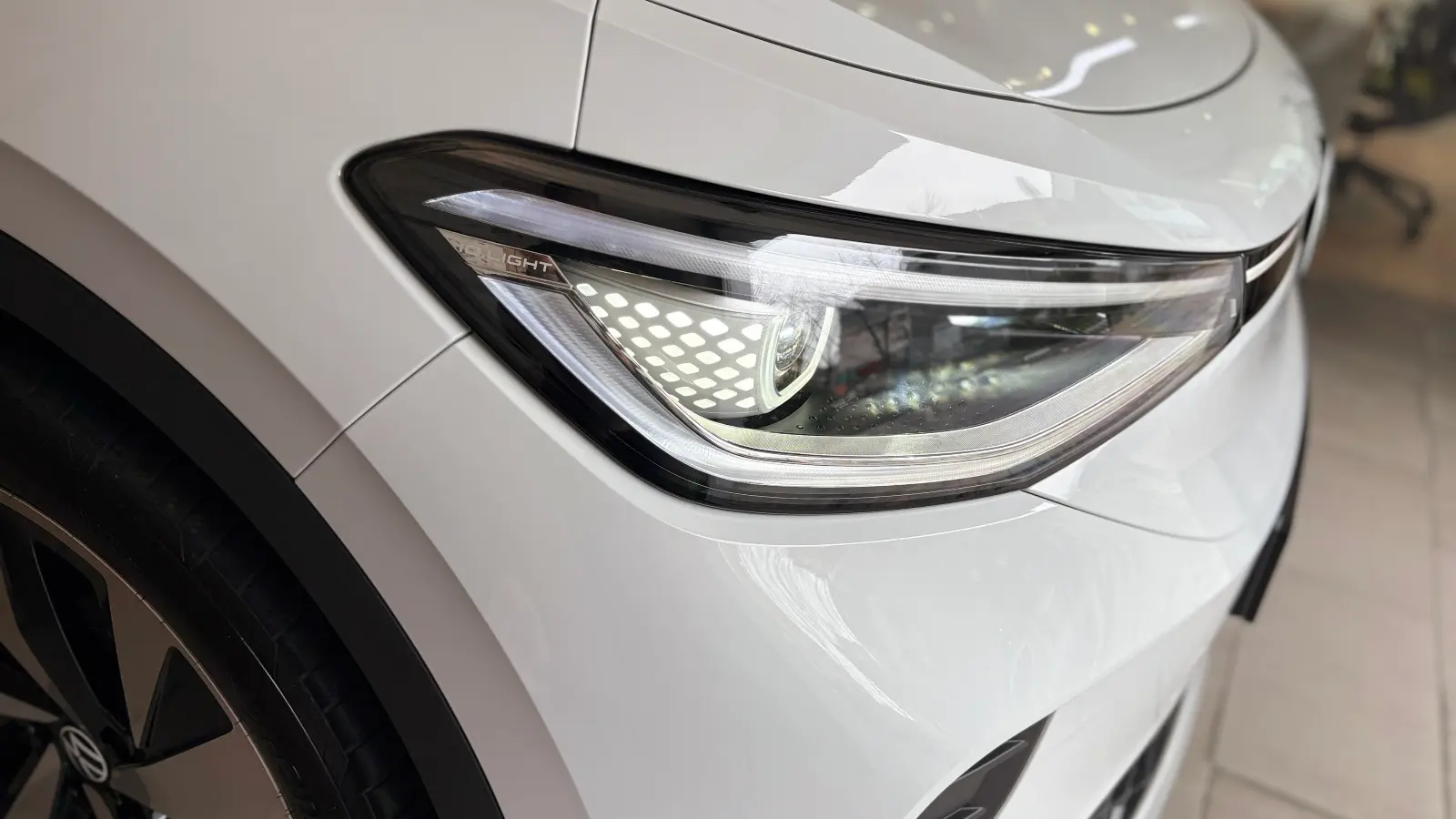 폭스바겐 ID.4 글레시어 화이트 Pro 2025년식 실물 사진 2/16