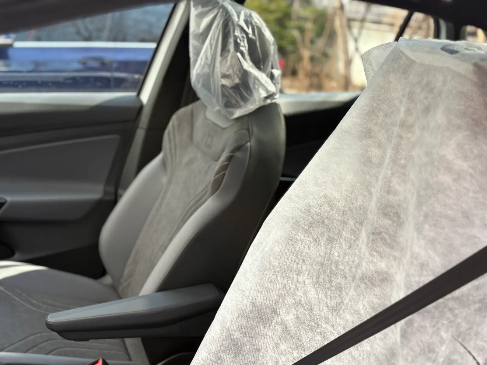 폭스바겐 ID.4 글레시어 화이트 Pro 2025년식 실물 사진 16/16