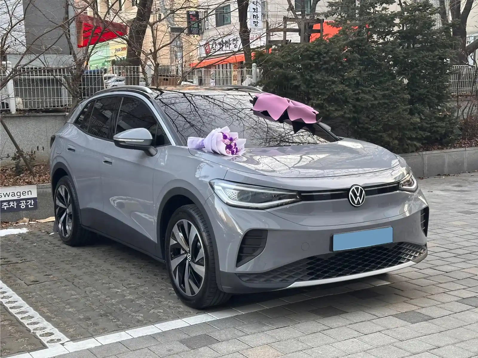 폭스바겐 ID.4 문스톤 그레이 2025년식 실물 사진 5/11