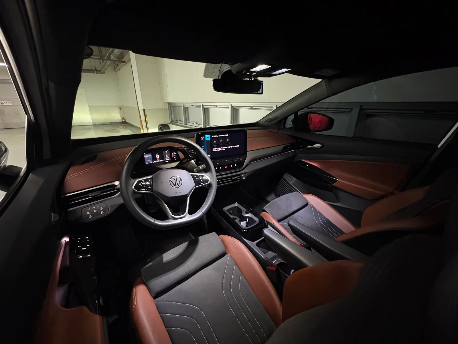 폭스바겐 ID.4 킹스 레드 Pro 2023년식 실물 사진 15/15