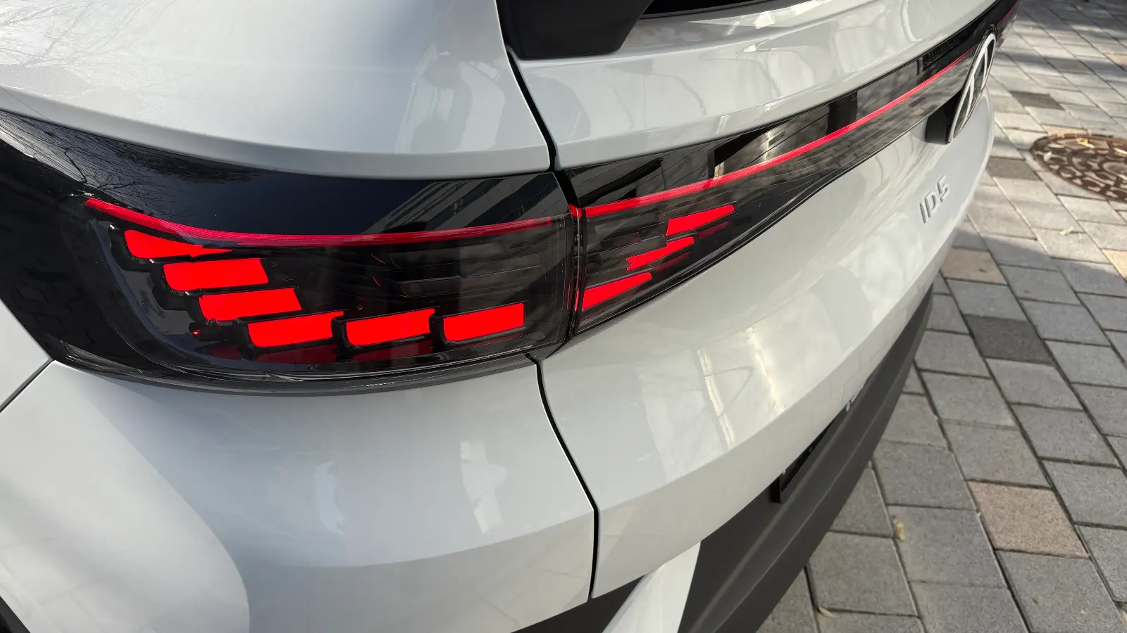 폭스바겐 ID.5 글레시어 화이트 Pro 2025년식 실물 사진 6/12