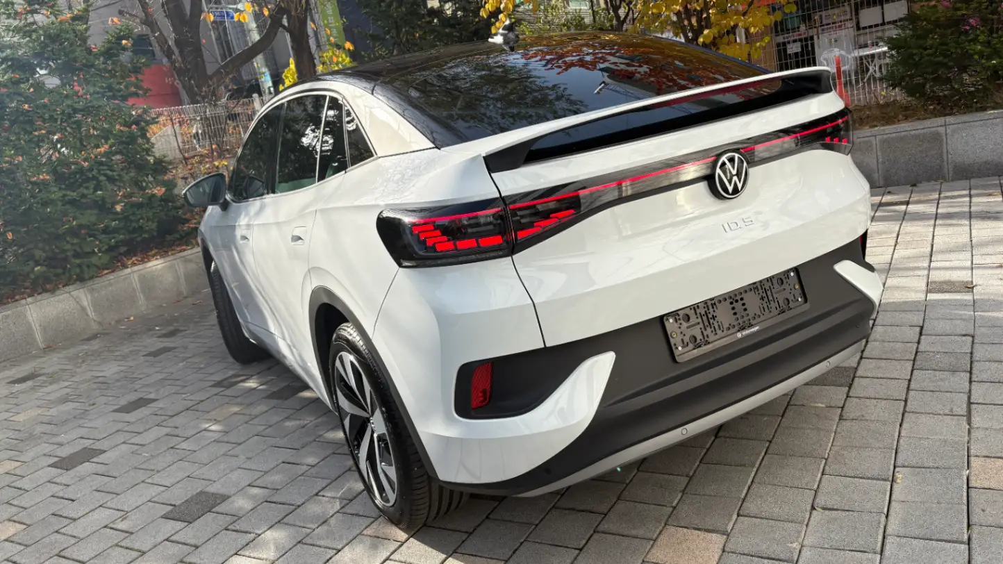 폭스바겐 ID.5 글레시어 화이트 Pro 2025년식 실물 사진 7/12