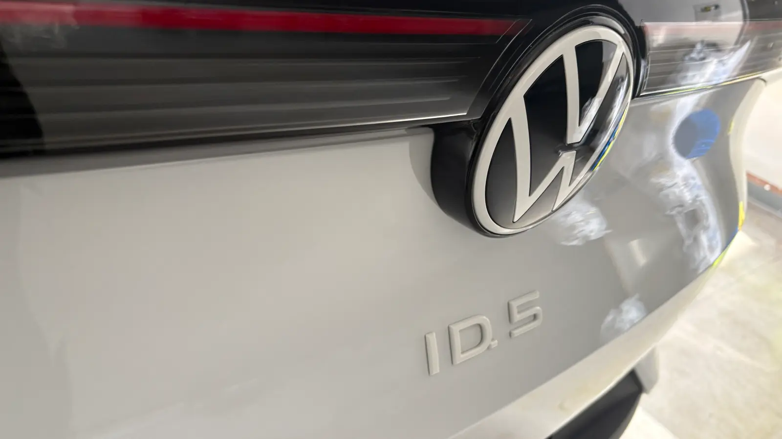 폭스바겐 ID.5 글레시어 화이트 Pro 2025년식 실물 사진 10/12