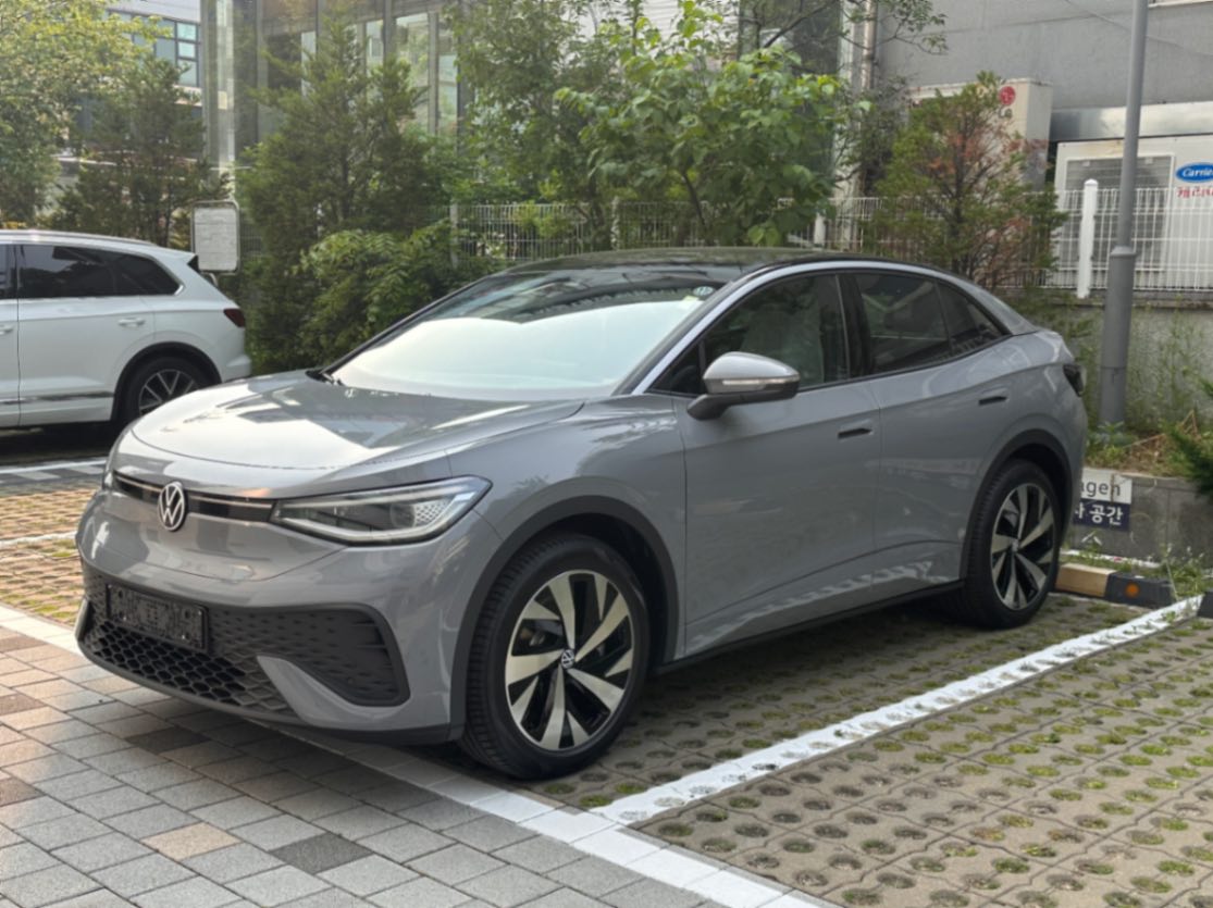 폭스바겐 ID.5 문스톤 그레이 2025년식 실물 사진 7/19
