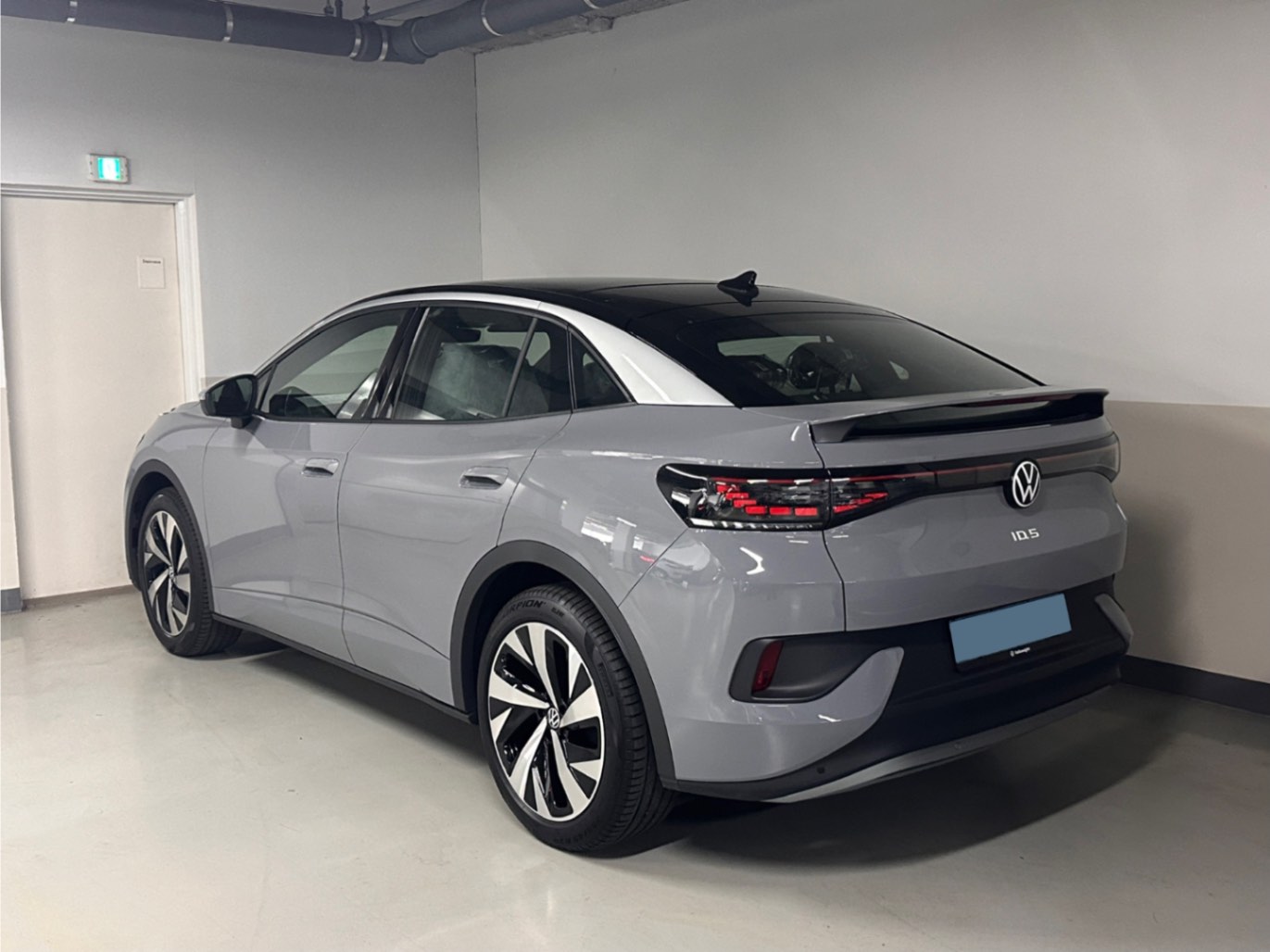 폭스바겐 ID.5 문스톤 그레이 2025년식 실물 사진 10/19