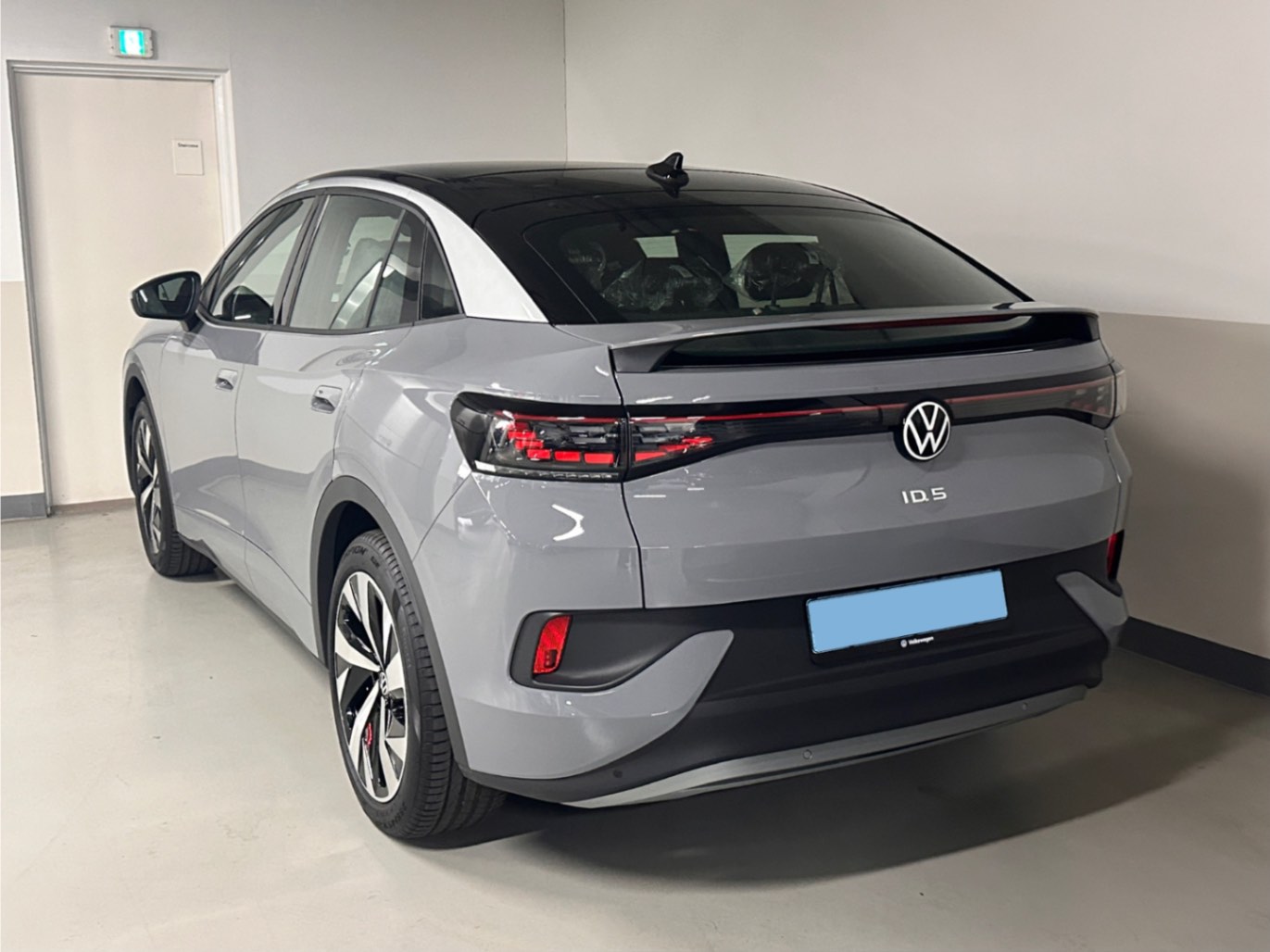 폭스바겐 ID.5 문스톤 그레이 2025년식 실물 사진 11/19