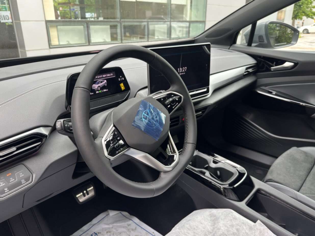 폭스바겐 ID.5 문스톤 그레이 2025년식 실물 사진 14/19