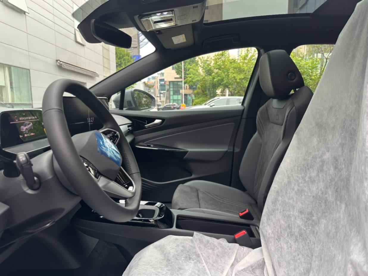 폭스바겐 ID.5 문스톤 그레이 2025년식 실물 사진 15/19