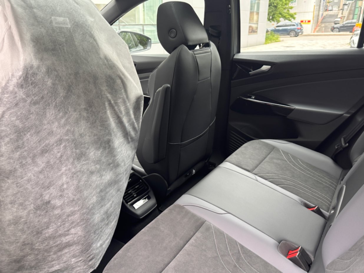 폭스바겐 ID.5 문스톤 그레이 2025년식 실물 사진 17/19