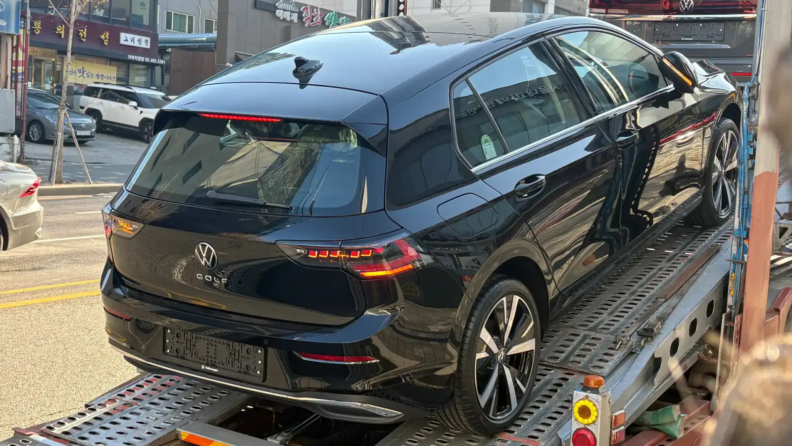 폭스바겐 골프 그레나딜라 블랙 TDI 프레스티지 2026년식 실물 사진 6/15