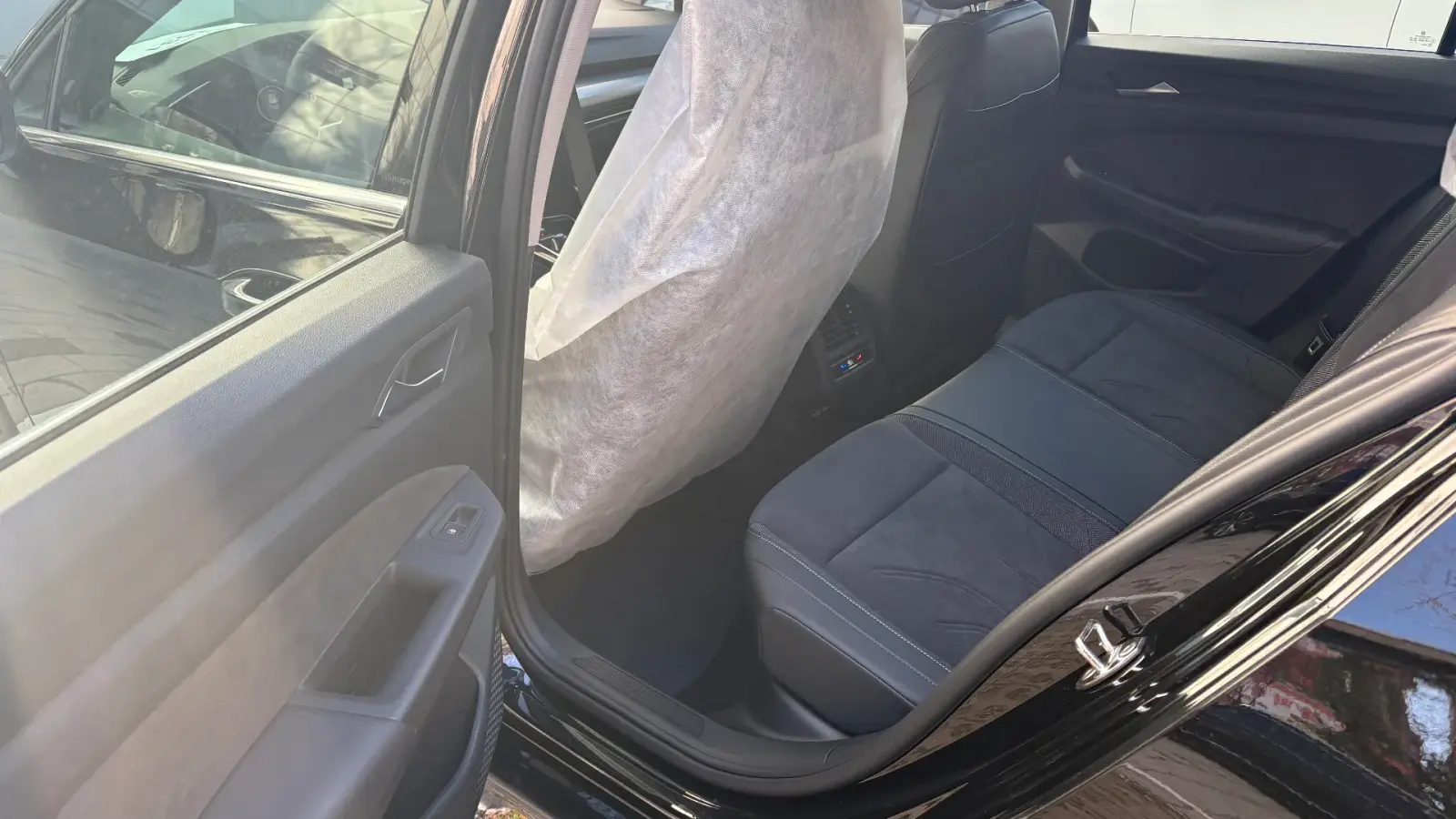 폭스바겐 골프 그레나딜라 블랙 TDI 프레스티지 2026년식 실물 사진 7/15