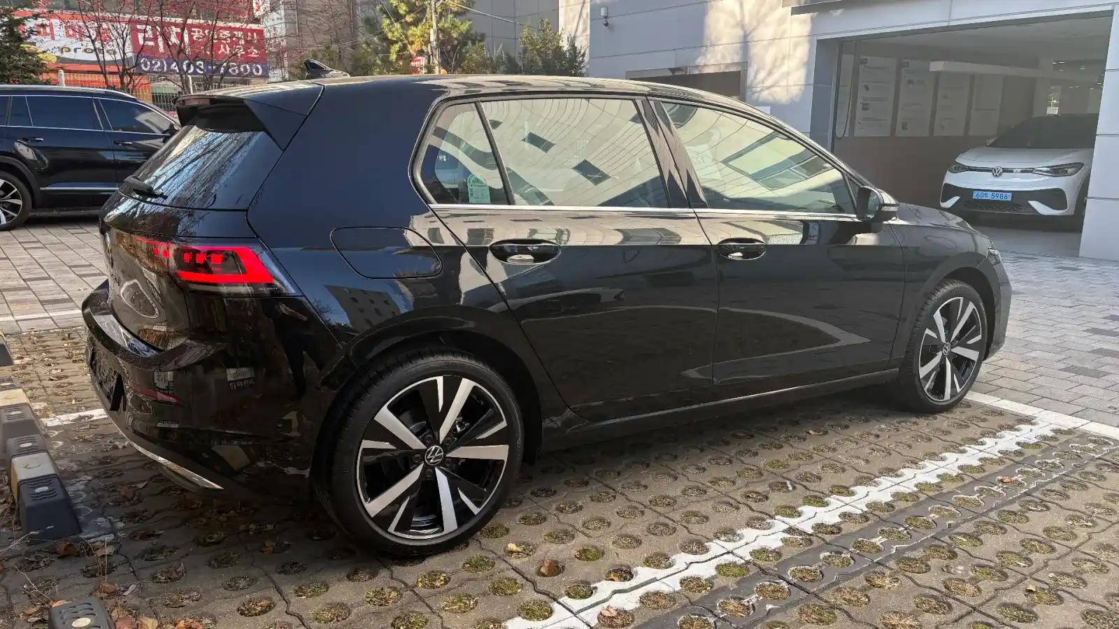 폭스바겐 골프 그레나딜라 블랙 TDI 프레스티지 2026년식 실물 사진 11/15