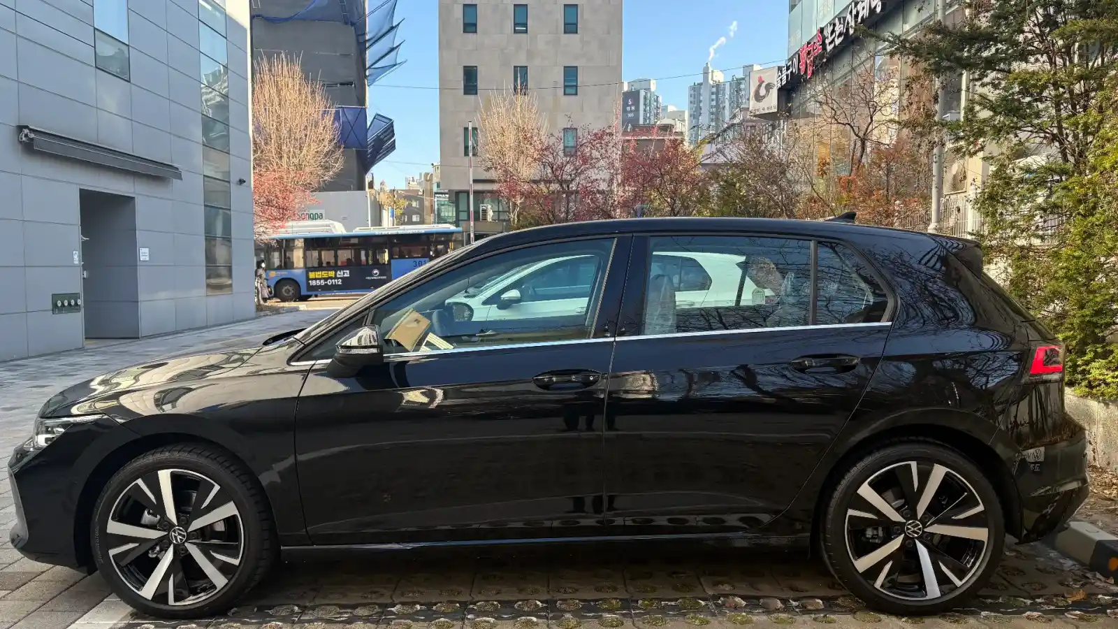 폭스바겐 골프 그레나딜라 블랙 TDI 프레스티지 2026년식 실물 사진 12/15