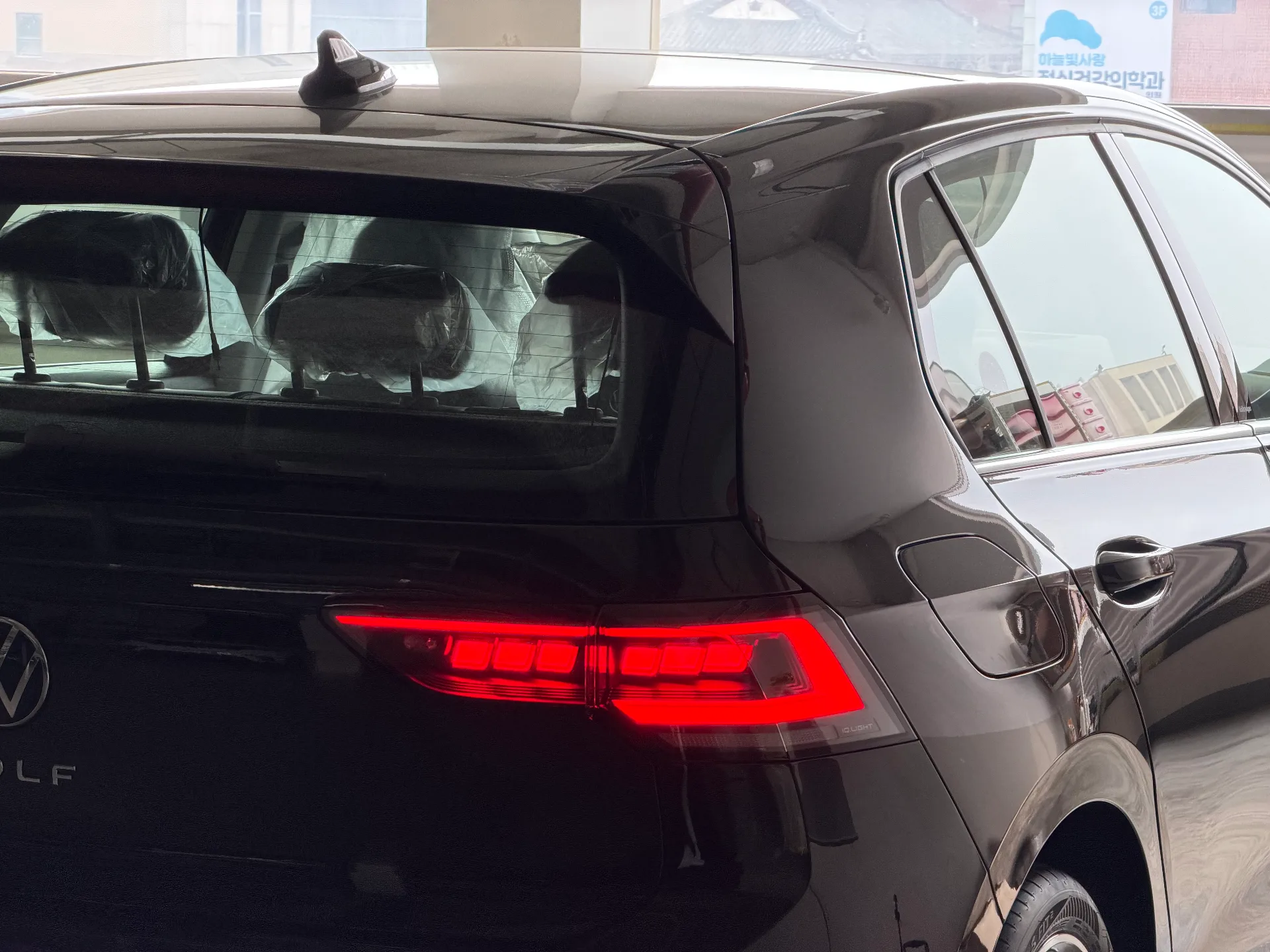 폭스바겐 골프 그레나딜라 블랙 TDI 프레스티지 2026년식 실물 사진 5/26 - 26년 03월 30일 출고한 검정 골프 TDI 출고 사진입니