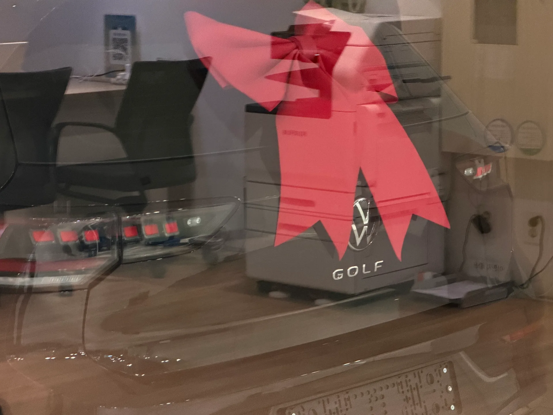 폭스바겐 골프 그레나딜라 블랙 TDI 프레스티지 2026년식 실물 사진 26/26 - 26년 03월 30일 출고한 검정 골프 TDI 출고 사진입니