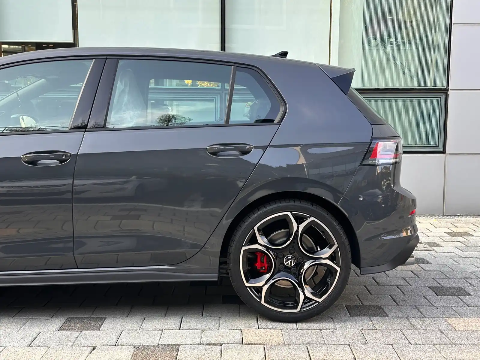 폭스바겐 골프 돌핀 그레이 GTI 2026년식 실물 사진 5/12