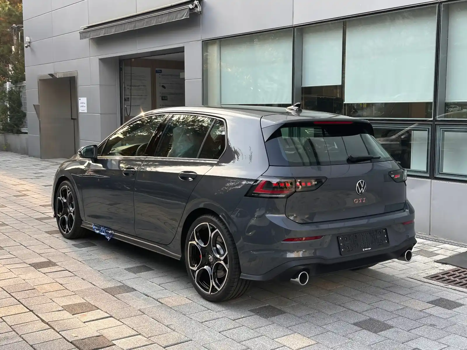 폭스바겐 골프 돌핀 그레이 GTI 2026년식 실물 사진 6/12