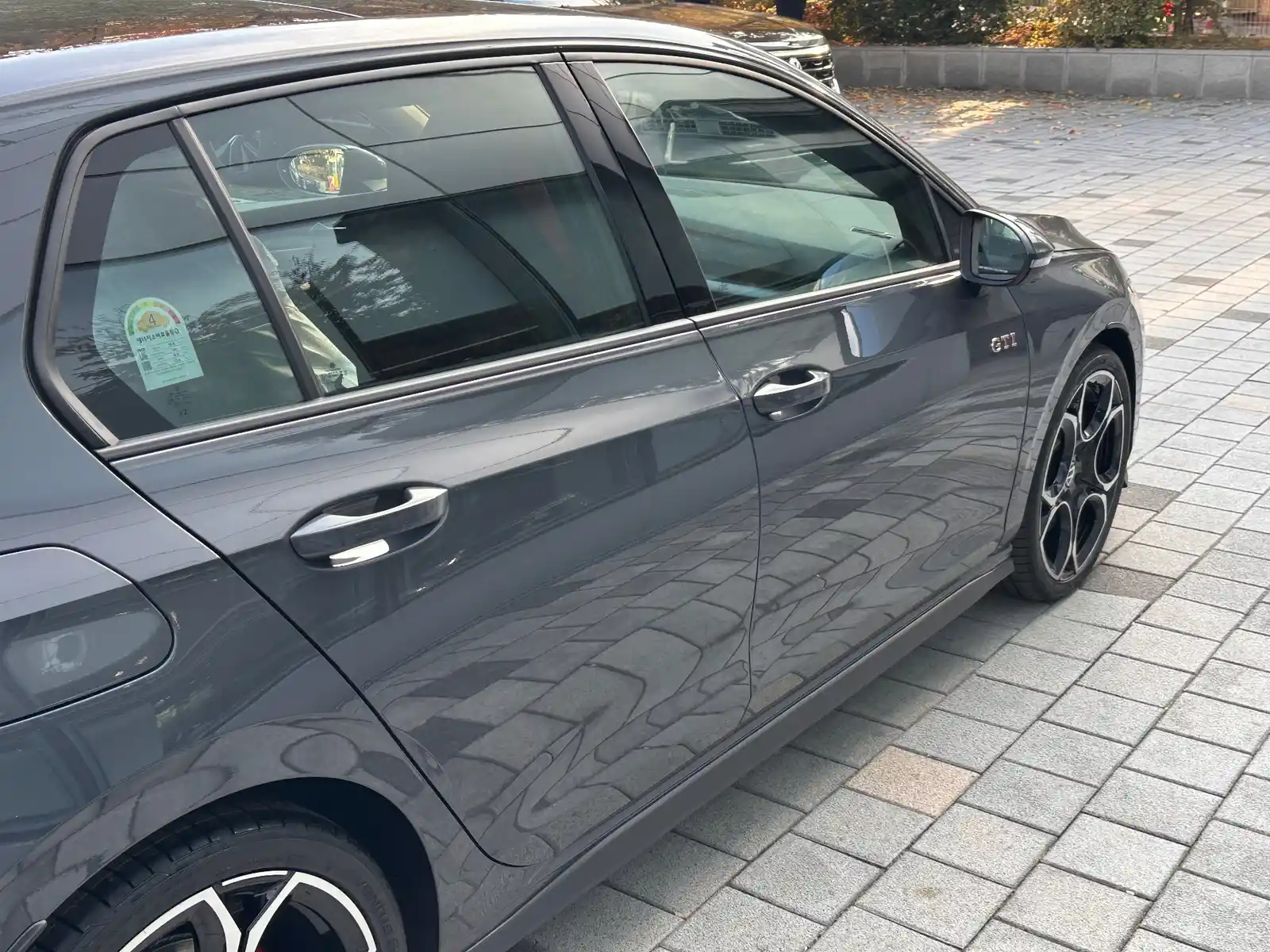 폭스바겐 골프 돌핀 그레이 GTI 2026년식 실물 사진 9/12