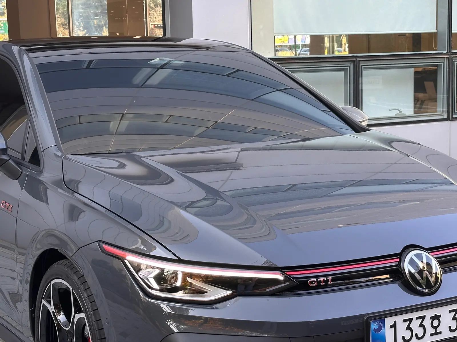 폭스바겐 골프 돌핀 그레이 GTI 2026년식 실물 사진 12/12