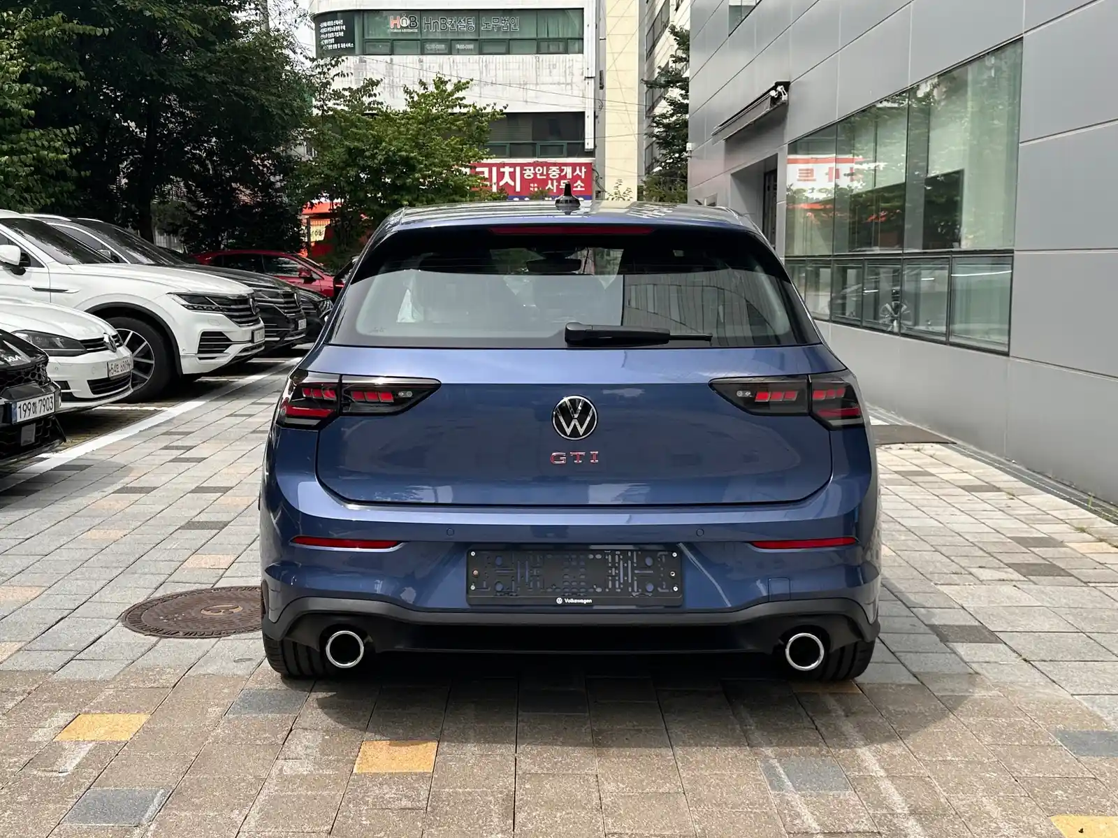폭스바겐 골프 아네모네 블루 GTI 2026년식 실물 사진 6/8