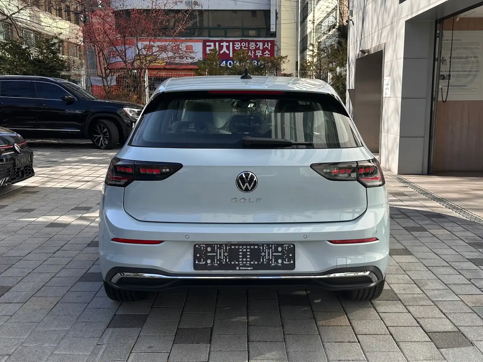 폭스바겐 골프 아이스 블루 TDI 프레스티지 2026년식 실물 사진 5/11
