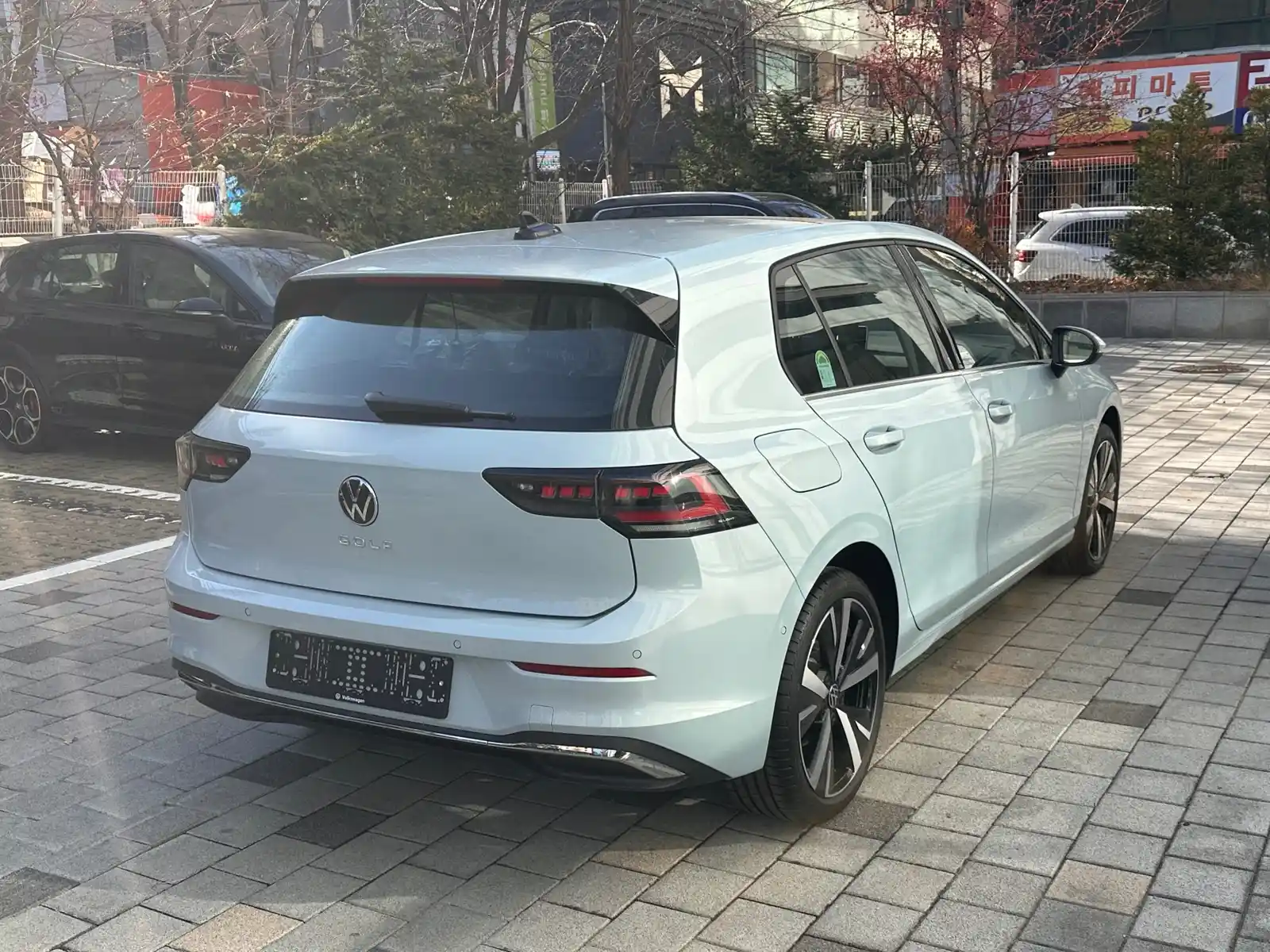 폭스바겐 골프 아이스 블루 TDI 프레스티지 2026년식 실물 사진 6/11