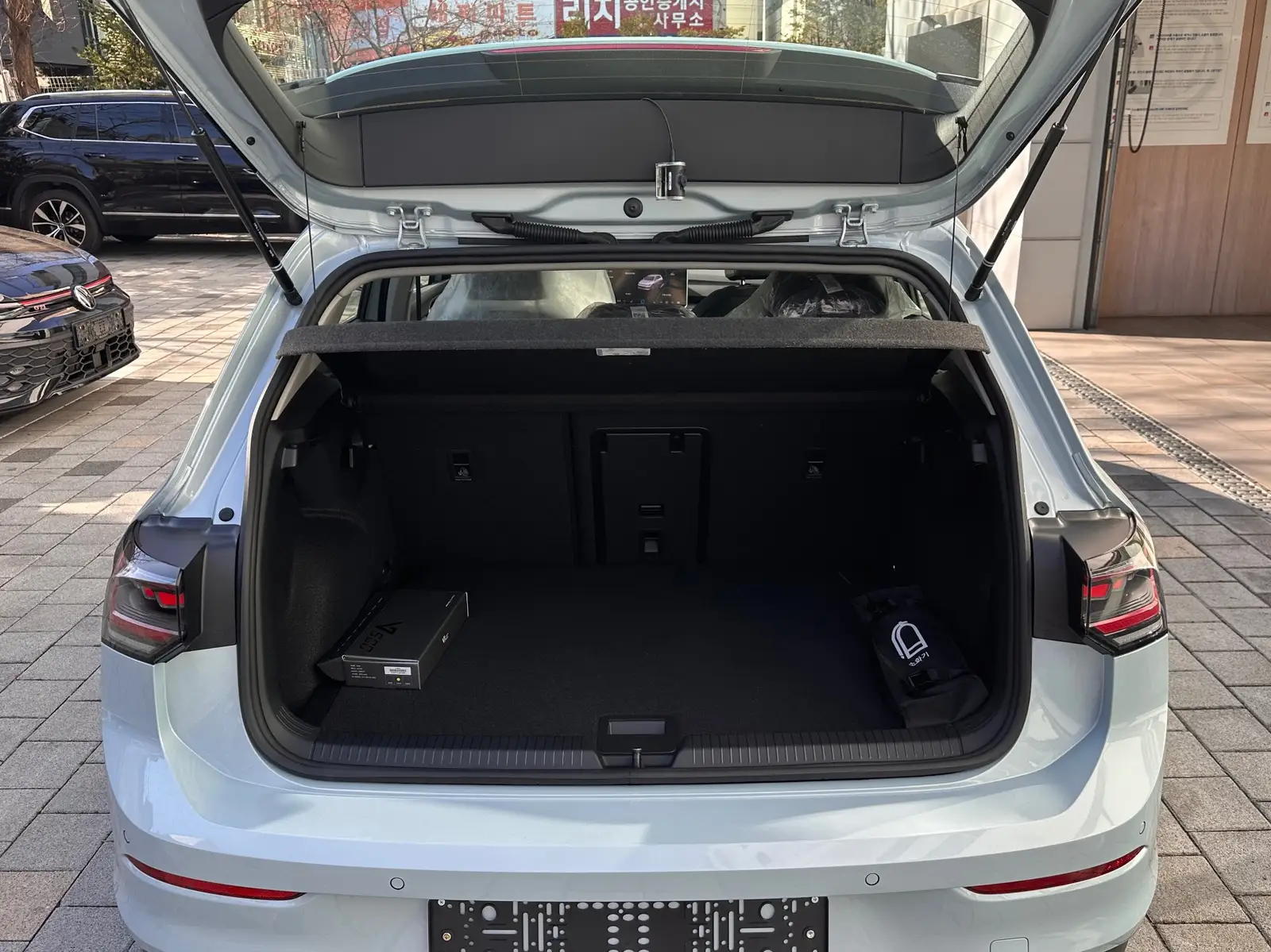 폭스바겐 골프 아이스 블루 TDI 프레스티지 2026년식 실물 사진 11/11