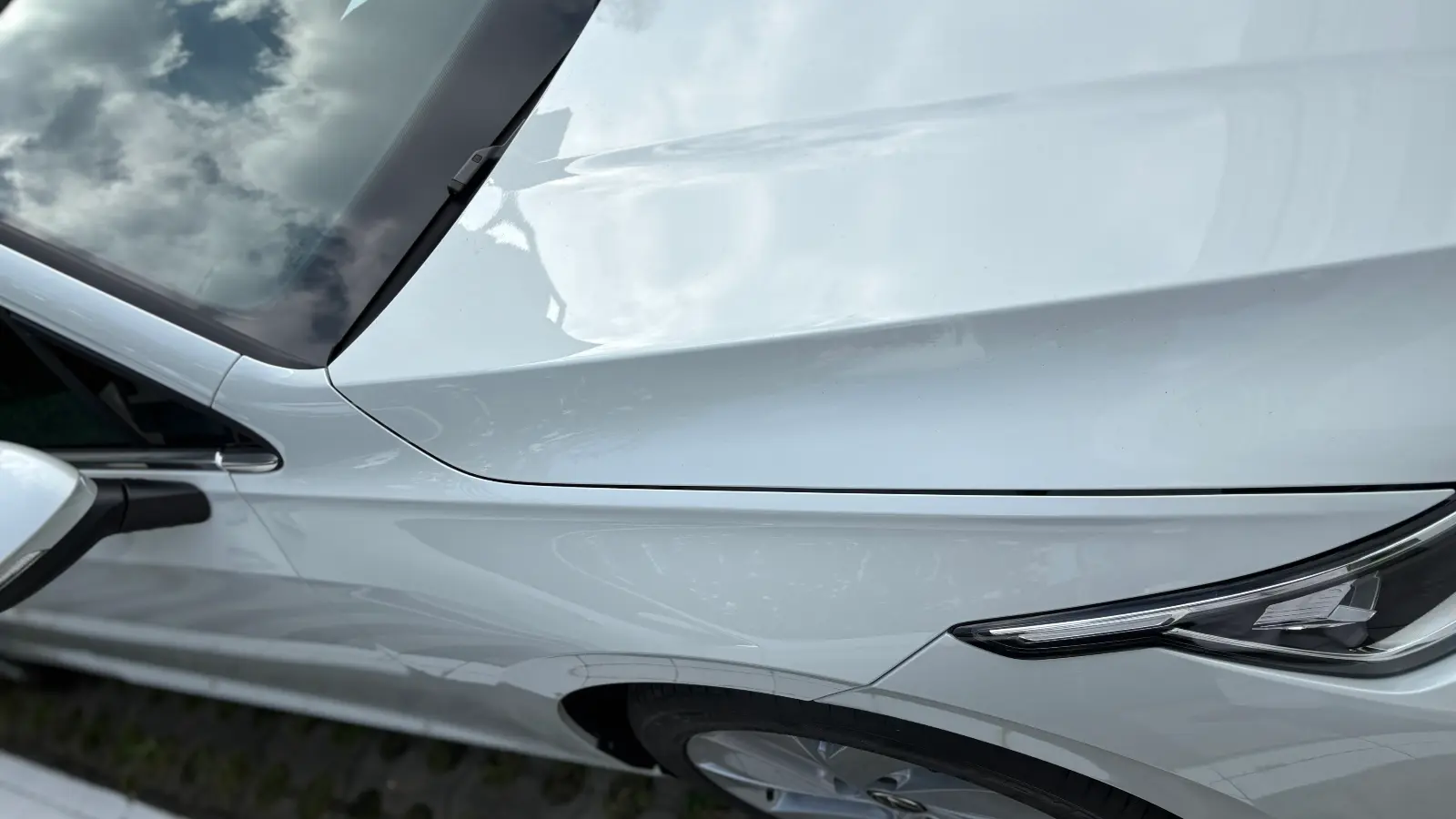 폭스바겐 골프 오릭스 화이트 TDI 프리미엄 2025년식 실물 사진 7/20 - 골프 2.0 TDI 프리미엄 트림 오릭스 화이트 색상 한정재고 출고사진입니다.