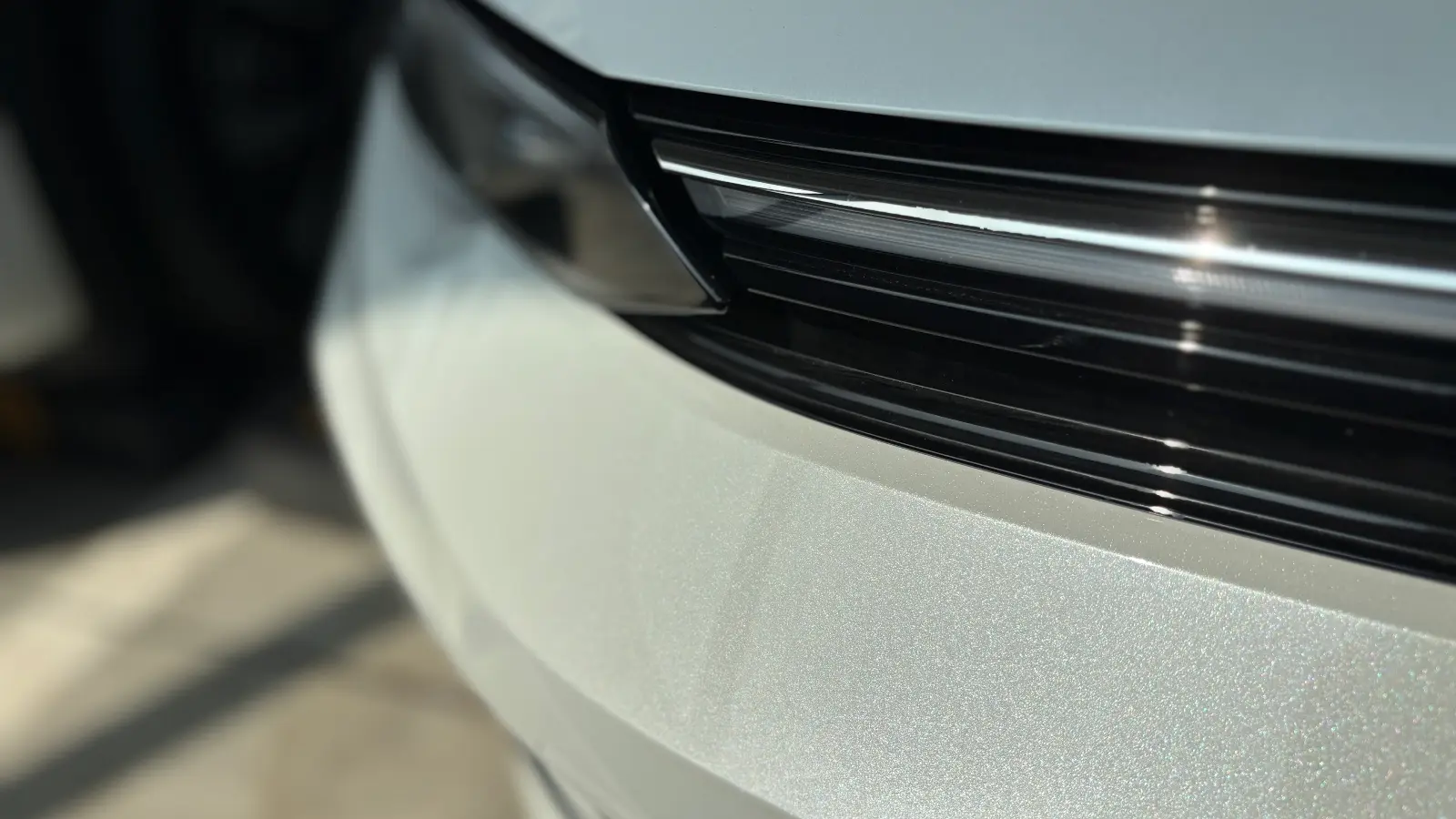 폭스바겐 골프 오릭스 화이트 TDI 프리미엄 2025년식 실물 사진 14/20 - 골프 2.0 TDI 프리미엄 트림 오릭스 화이트 색상 한정재고 출고사진입니다.