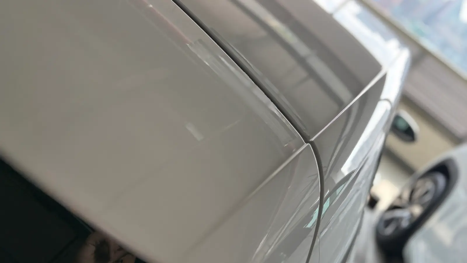 폭스바겐 골프 오릭스 화이트 TDI 프리미엄 2025년식 실물 사진 17/20 - 골프 2.0 TDI 프리미엄 트림 오릭스 화이트 색상 한정재고 출고사진입니다.