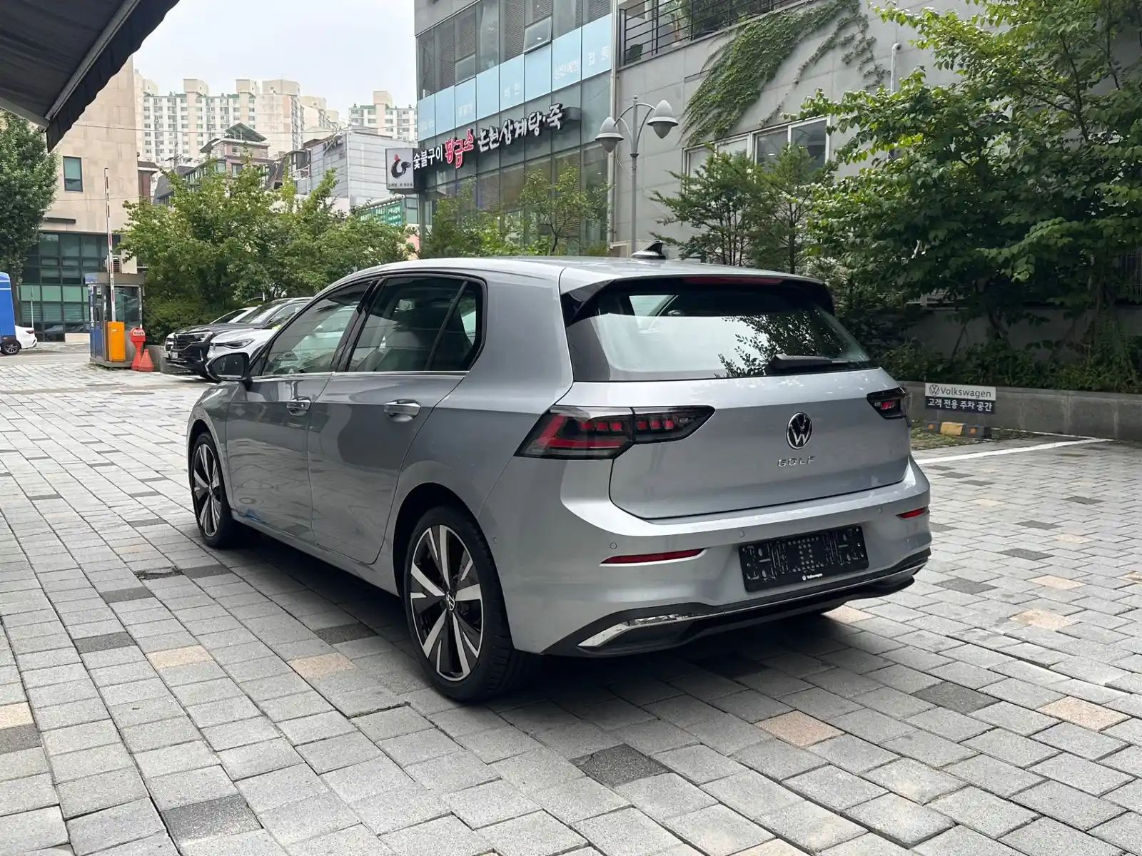 폭스바겐 골프 오이스터 실버 TDI 프레스티지 2025년식 실물 사진 8/8