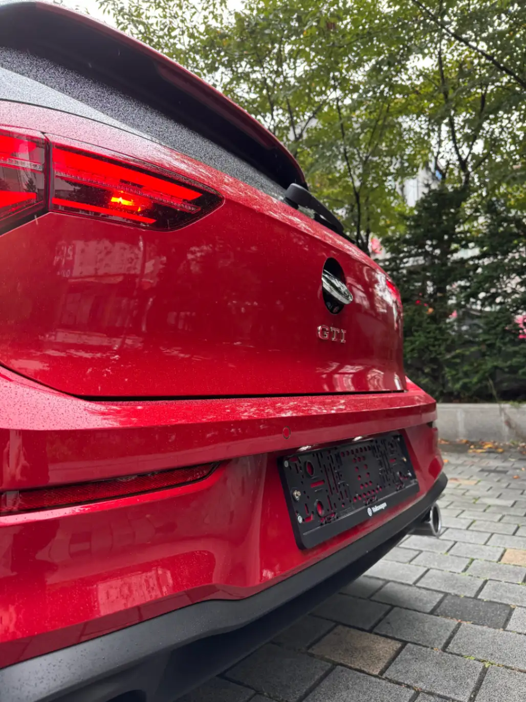 폭스바겐 골프 킹스 레드 GTI 2024년식 실물 사진 5/11 - 24년식 GTI 레드컬러 출고사진입니다.