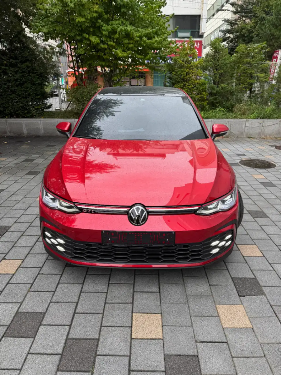 폭스바겐 골프 킹스 레드 GTI 2024년식 실물 사진 7/11 - 24년식 GTI 레드컬러 출고사진입니다.