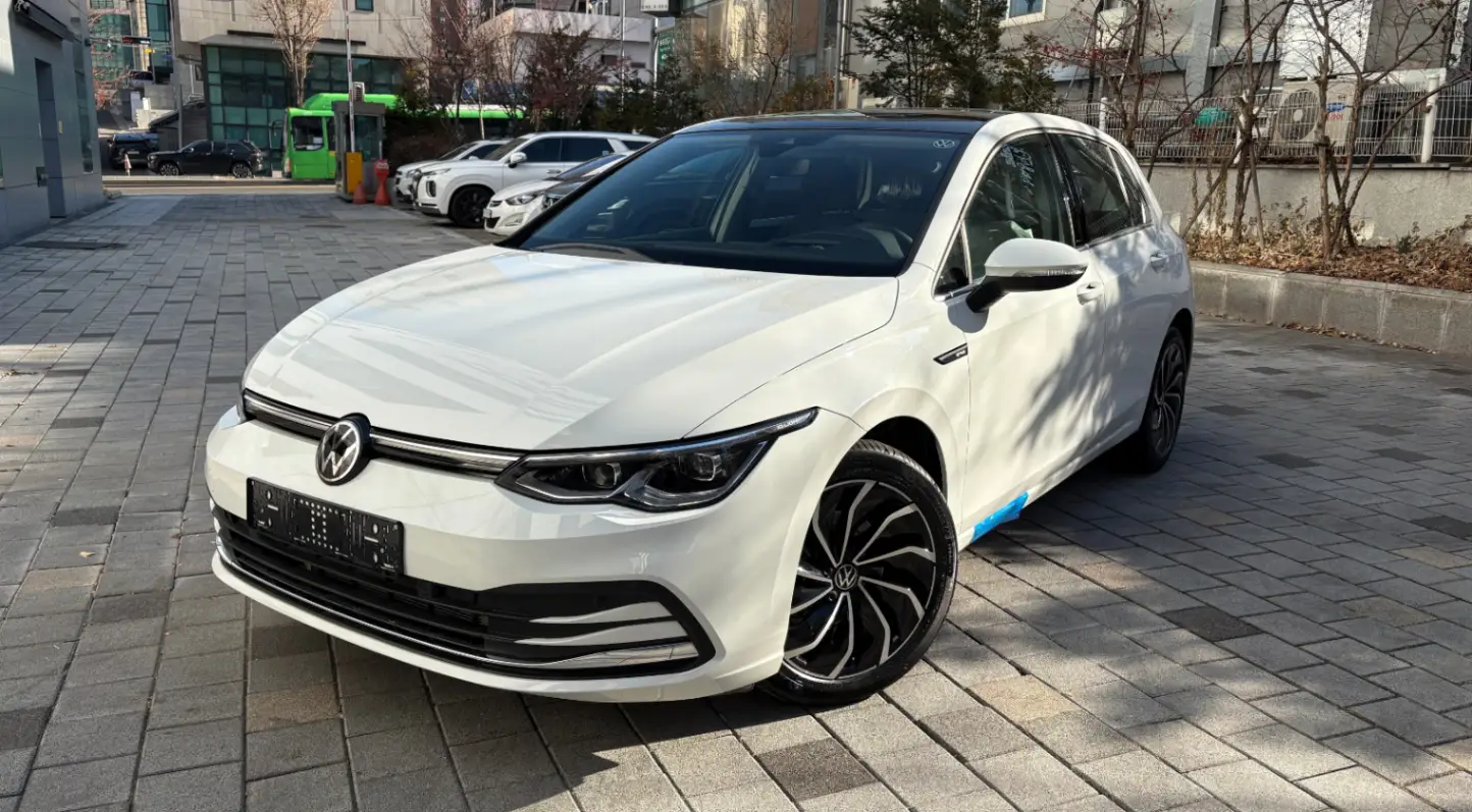 폭스바겐 골프 퓨어 화이트 TDI 프레스티지 2024년식 실물 사진 2/13